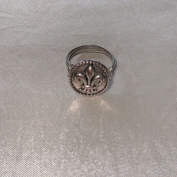 Fleur De Lis Filigree Jewelry Lot 2-Necklaces 2-Pair Earrings 1-Ring 1-Bracelet - Picture 6 of 15